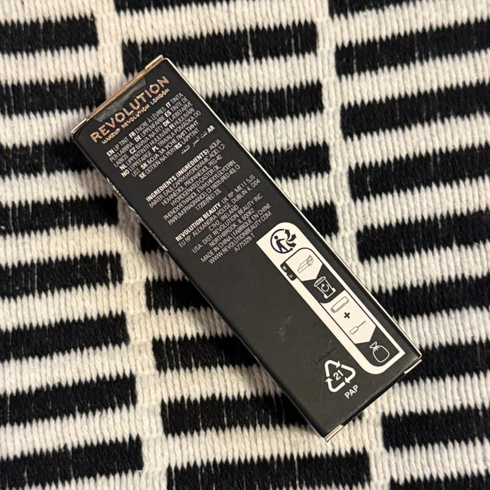 🌻 Revolution Makeup Vampire Kiss Lip Stain NWT